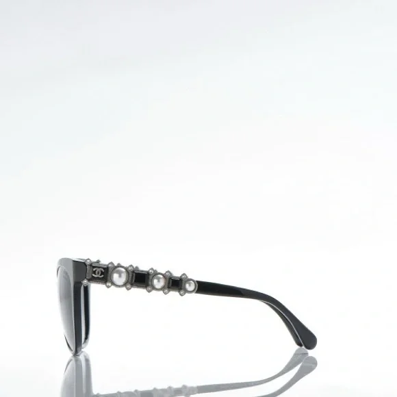 CHANEL
Crystal Pearl Cat Eye Sunglasses 5336-H-B Black - Picture 6 of 6